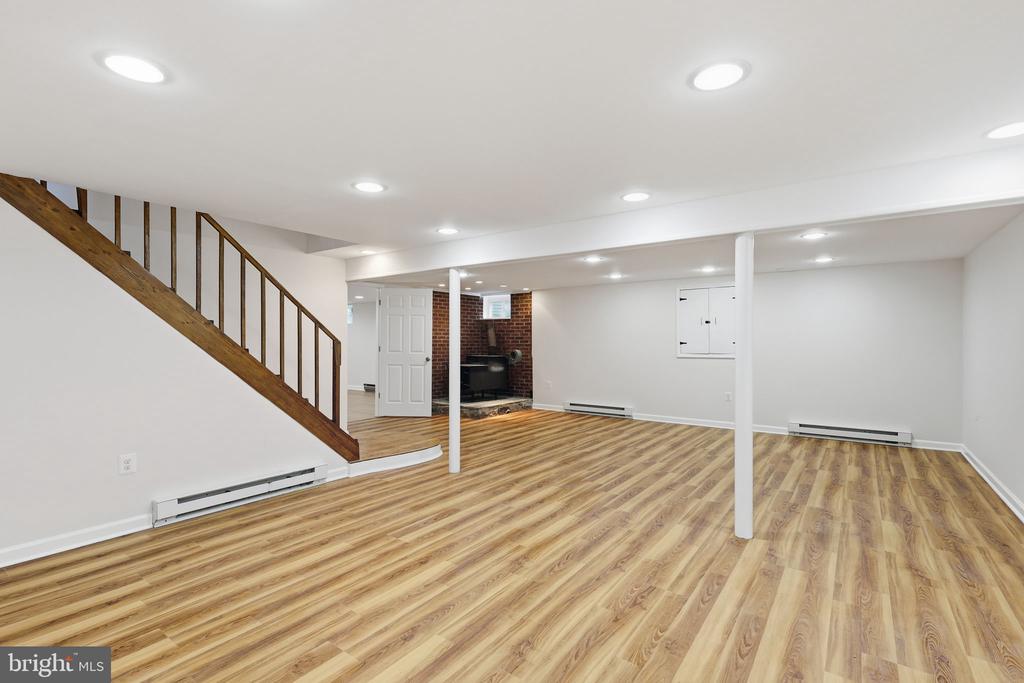300 E LOUDOUN VALLEY DRIVE