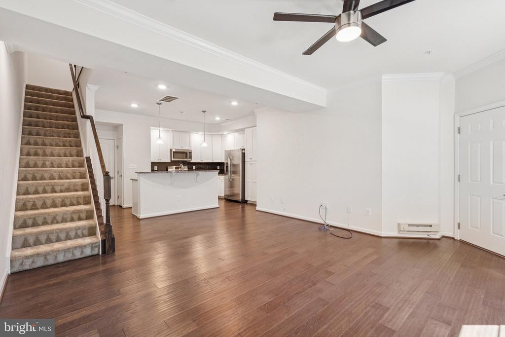 42114 PIEBALD SQUARE