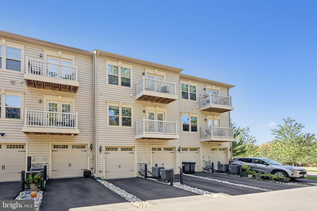 42114 PIEBALD SQUARE