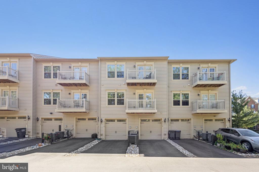 42114 PIEBALD SQUARE