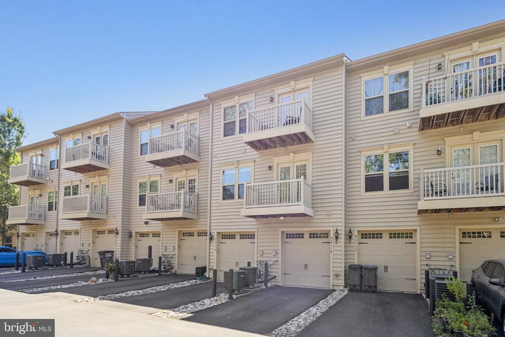 42114 PIEBALD SQUARE