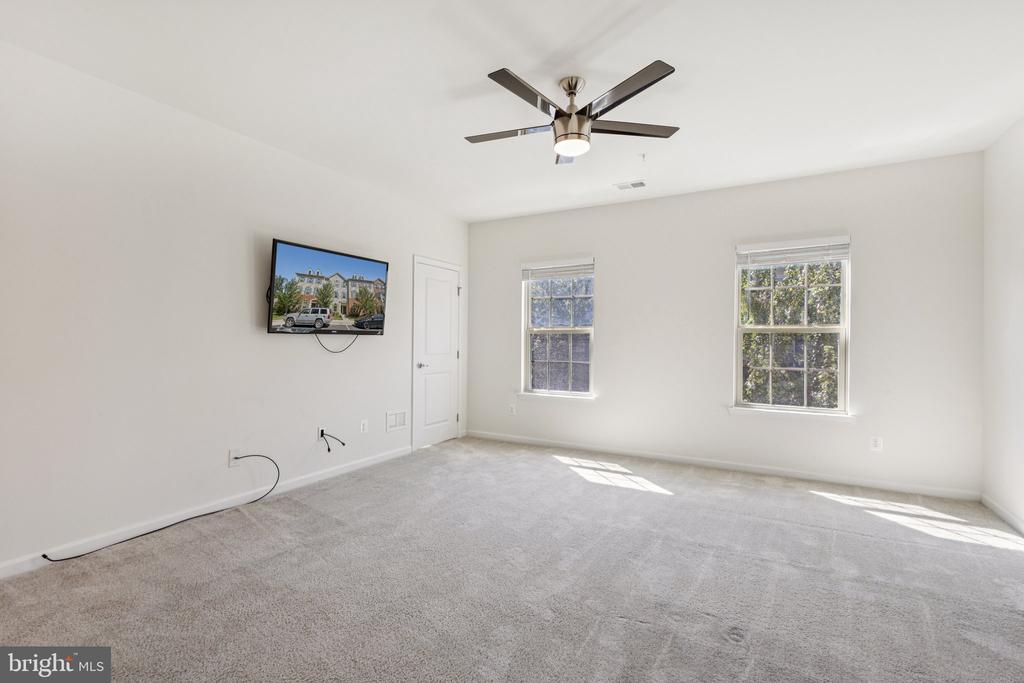 42114 PIEBALD SQUARE