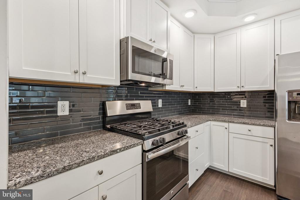 42114 PIEBALD SQUARE