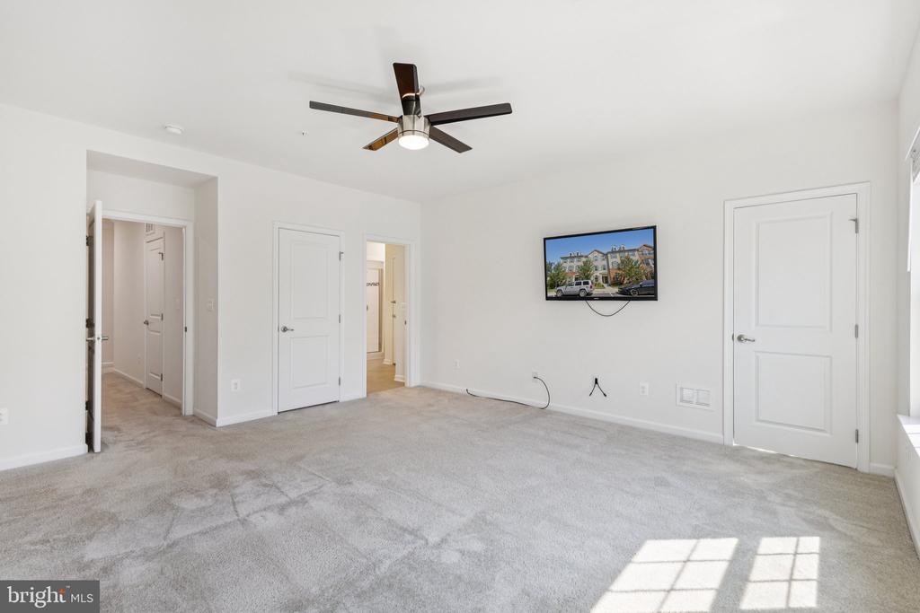 42114 PIEBALD SQUARE