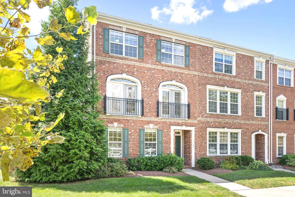 43728 GOLD HILL SQUARE