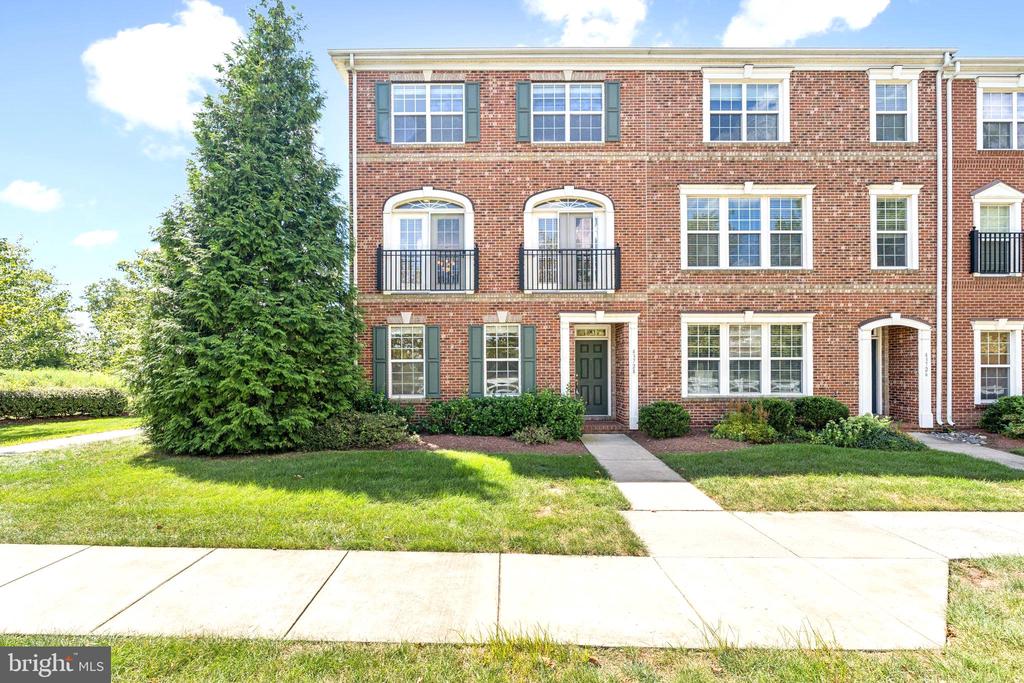 43728 GOLD HILL SQUARE