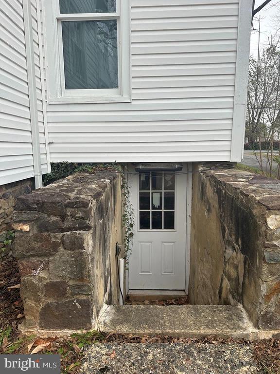 230 W MAIN STREET