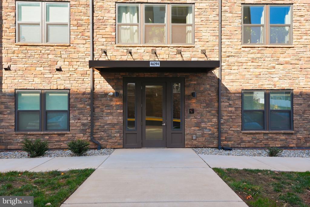 46294 MOUNT MILSTEAD TERRACE 305