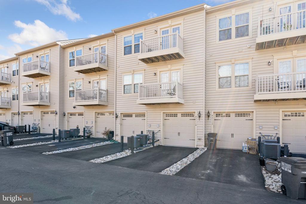 42116 PIEBALD SQUARE
