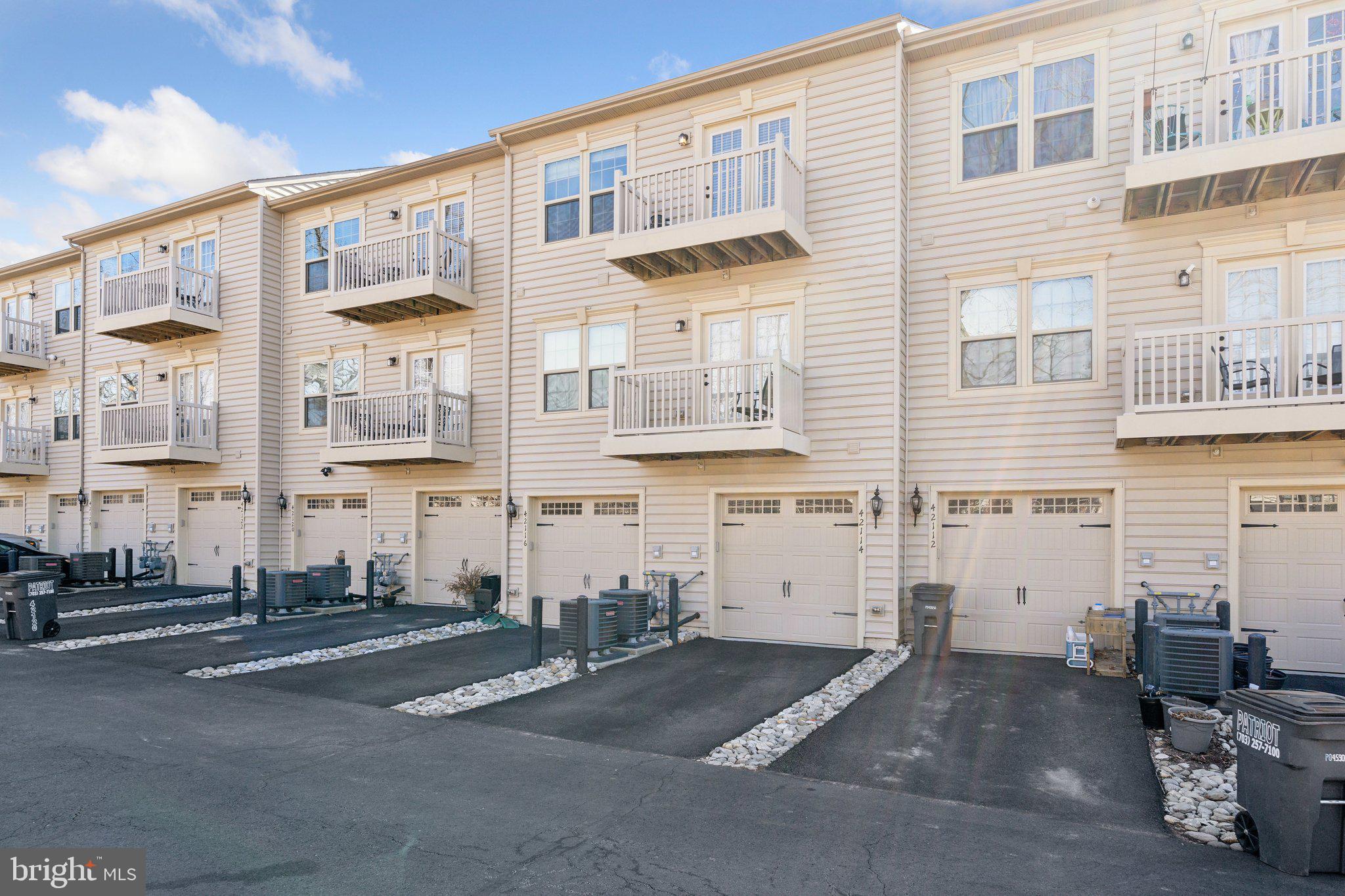 42116 PIEBALD SQUARE