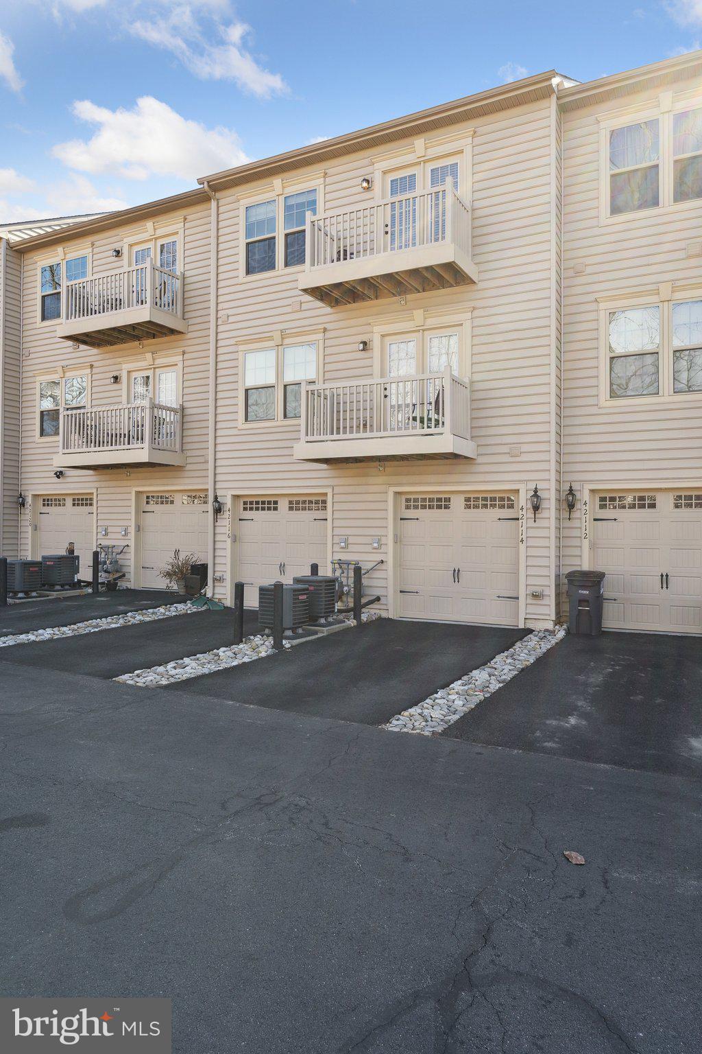 42116 PIEBALD SQUARE
