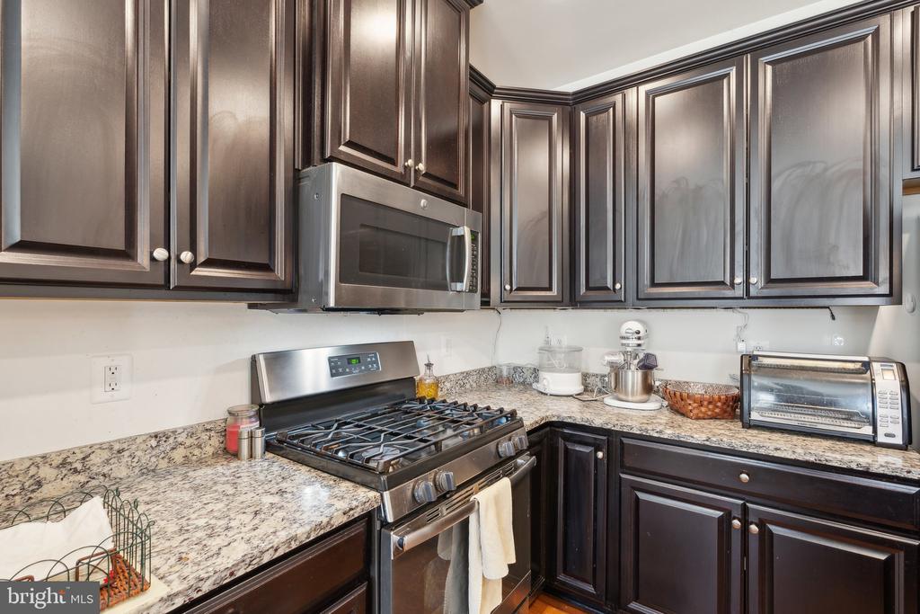 42116 PIEBALD SQUARE