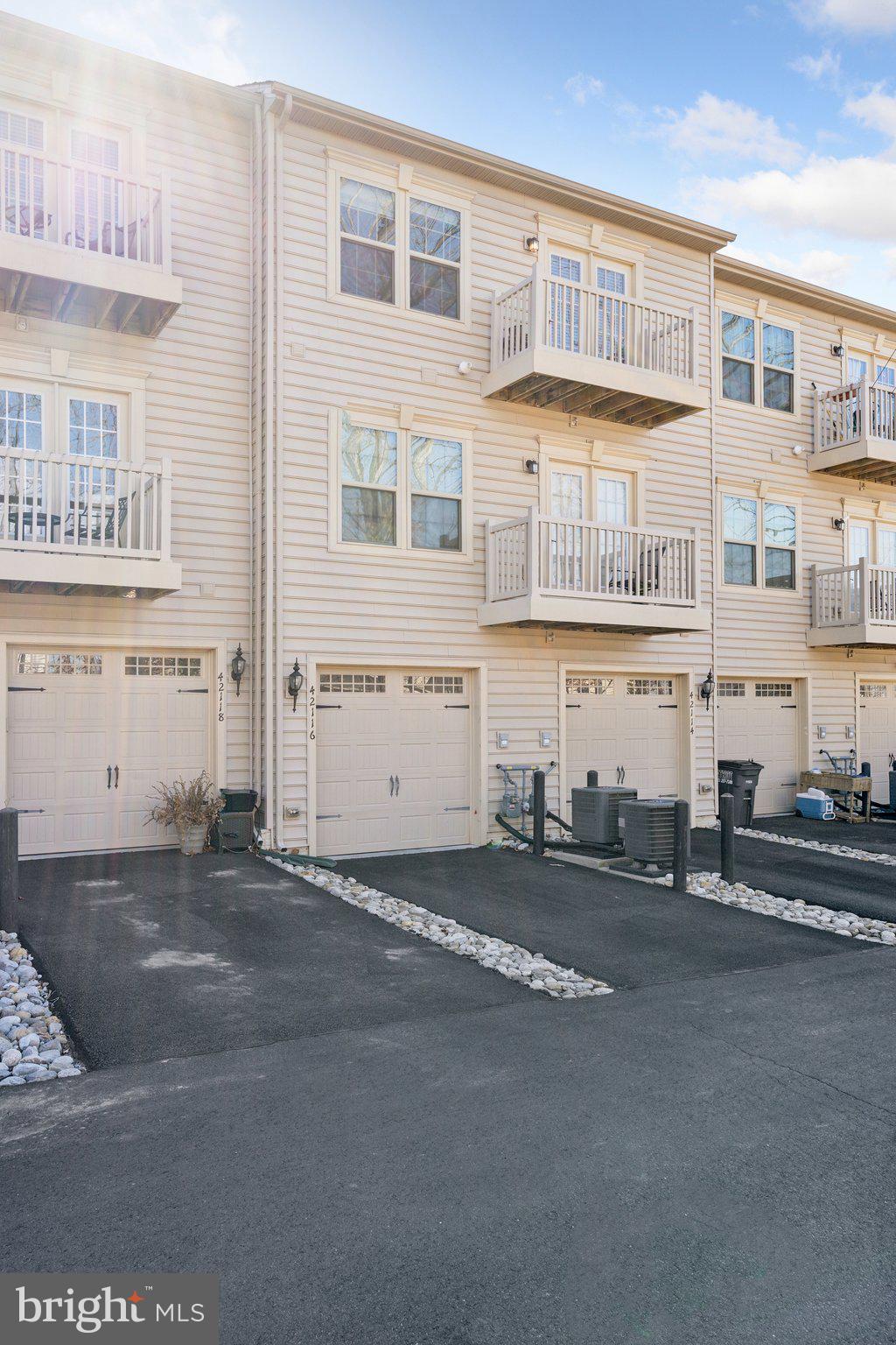 42116 PIEBALD SQUARE