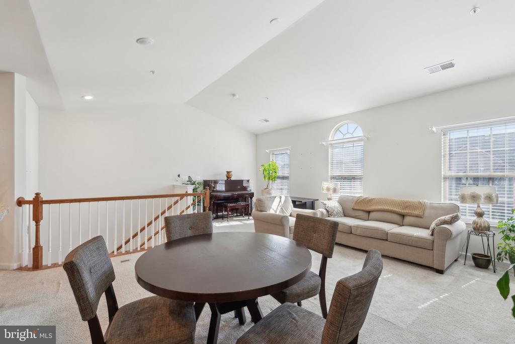 42116 PIEBALD SQUARE