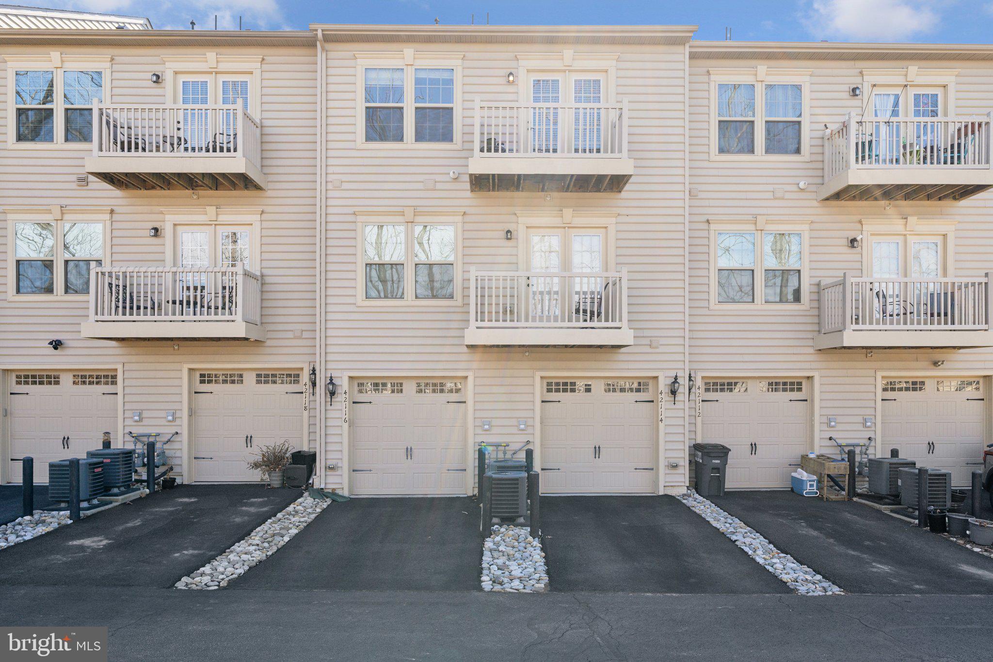 42116 PIEBALD SQUARE