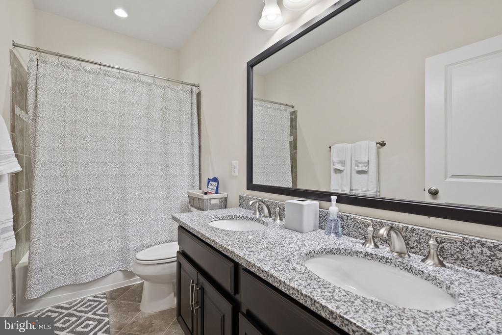 22597 WINDSOR LOCKS SQUARE