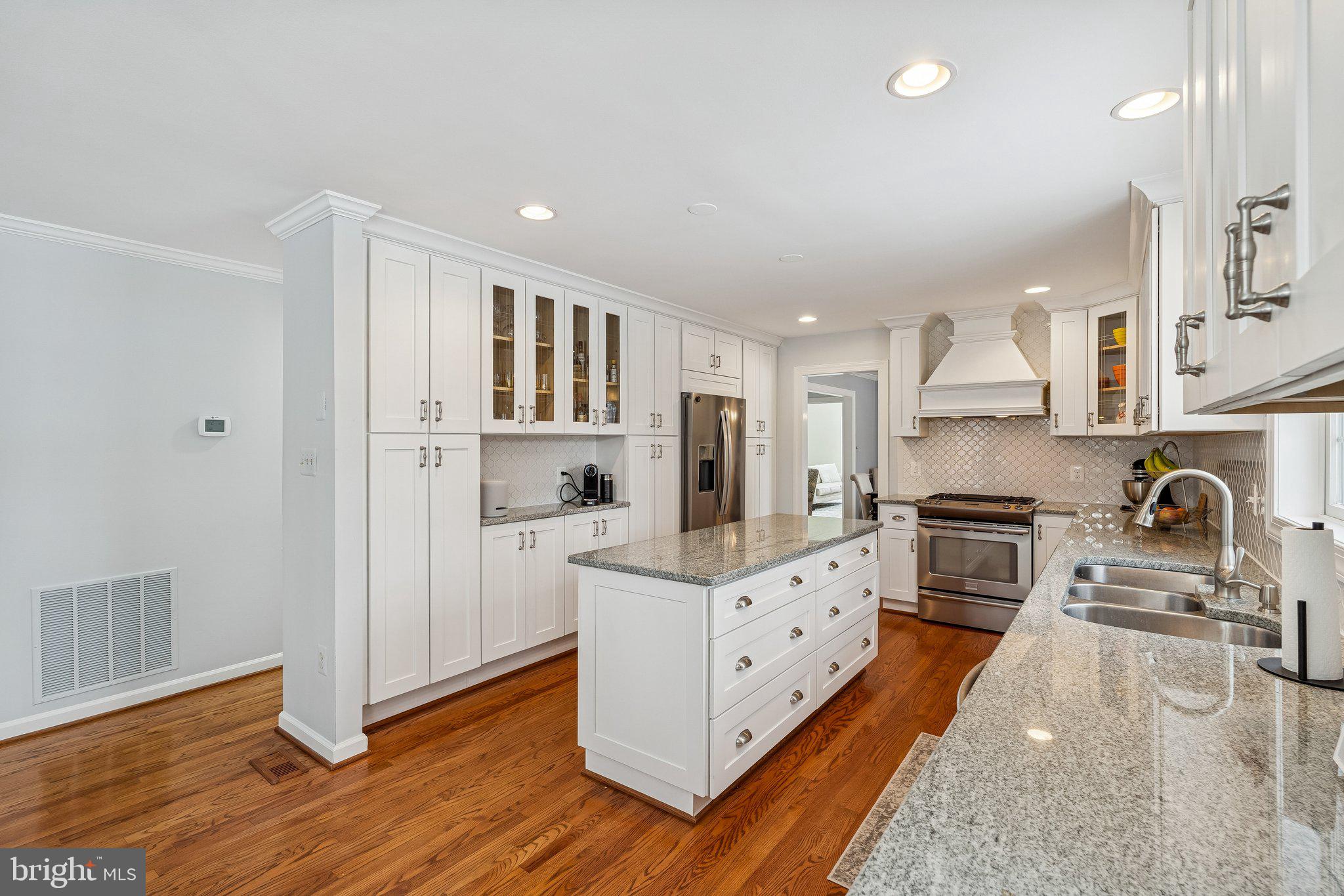 404 BEAUREGARD DRIVE SE