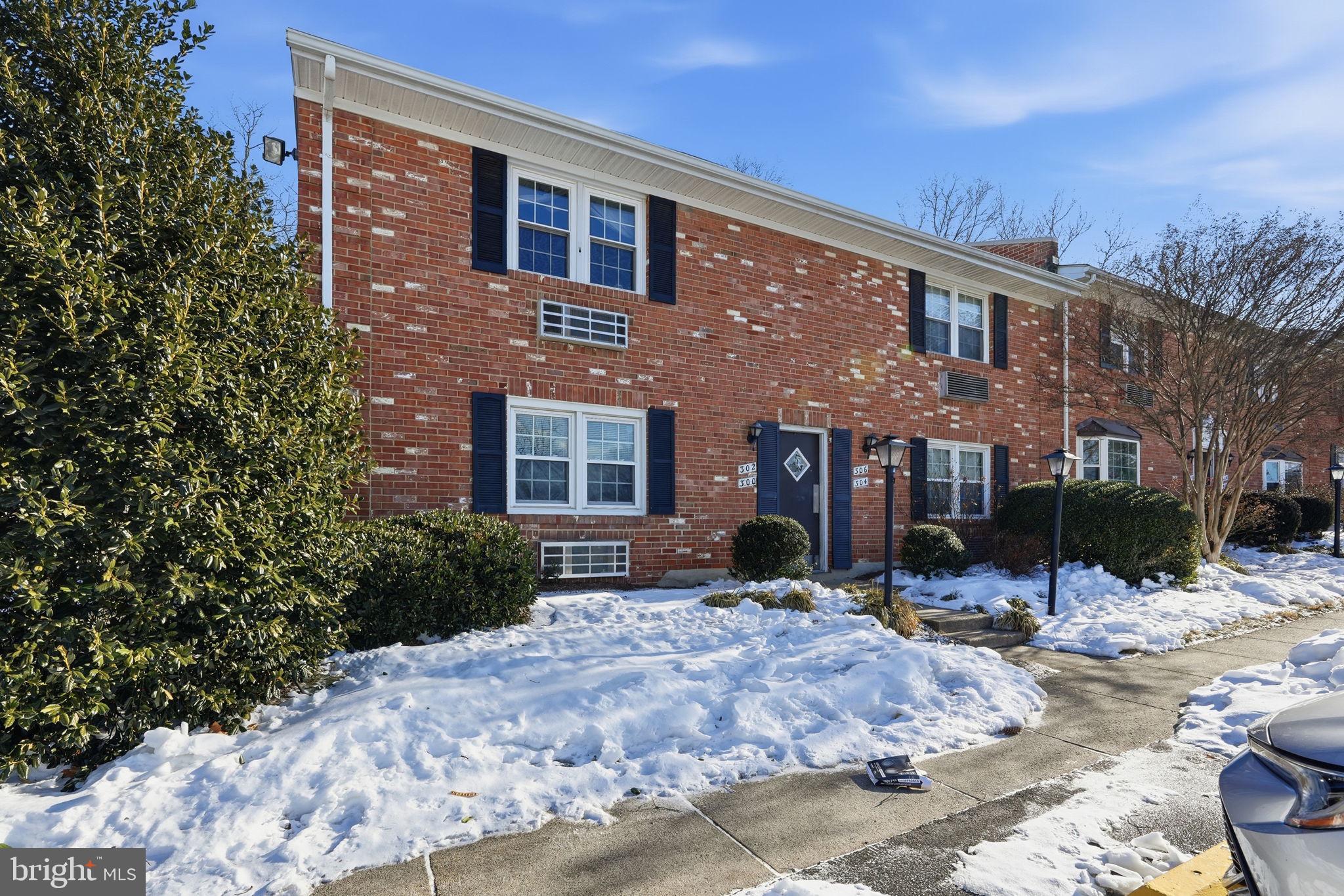300 E FURMAN DRIVE