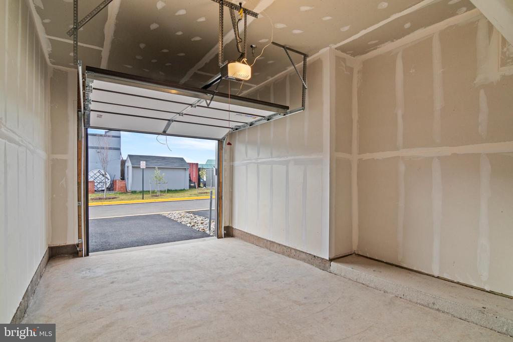 20935 BLUEBIRD SQUARE