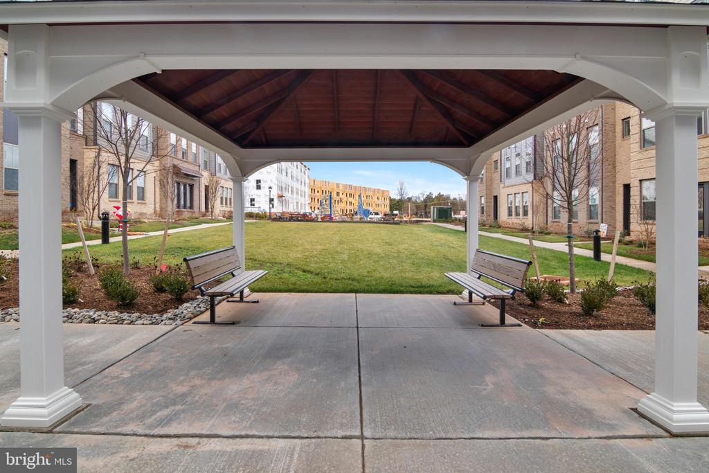 20935 BLUEBIRD SQUARE