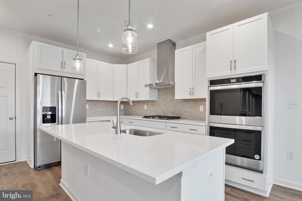20935 BLUEBIRD SQUARE