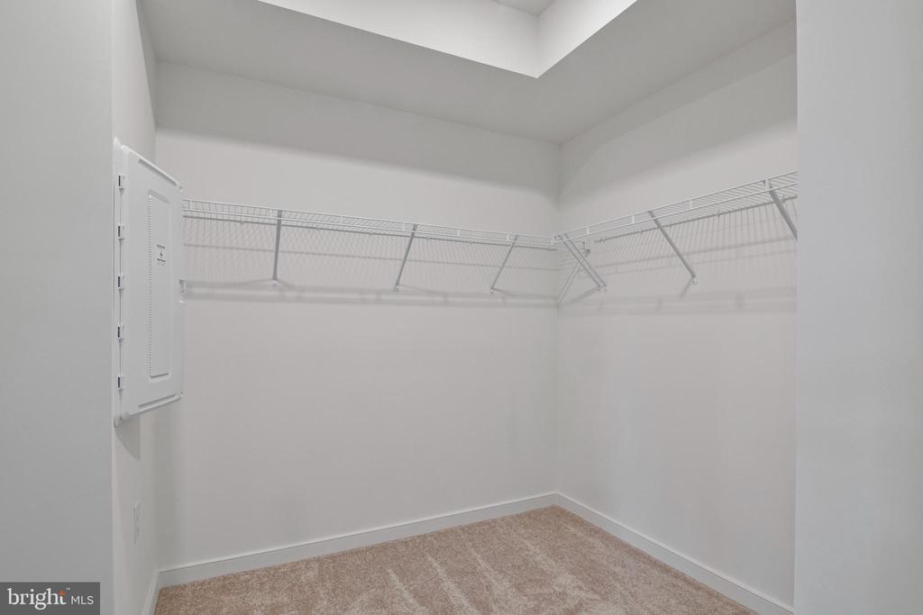 20935 BLUEBIRD SQUARE