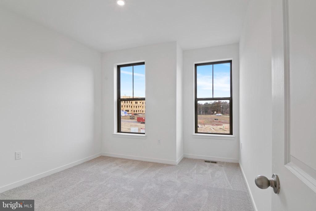 20935 BLUEBIRD SQUARE