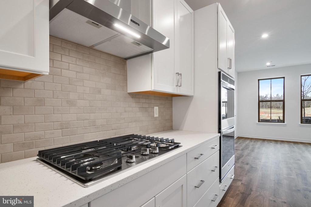 20935 BLUEBIRD SQUARE