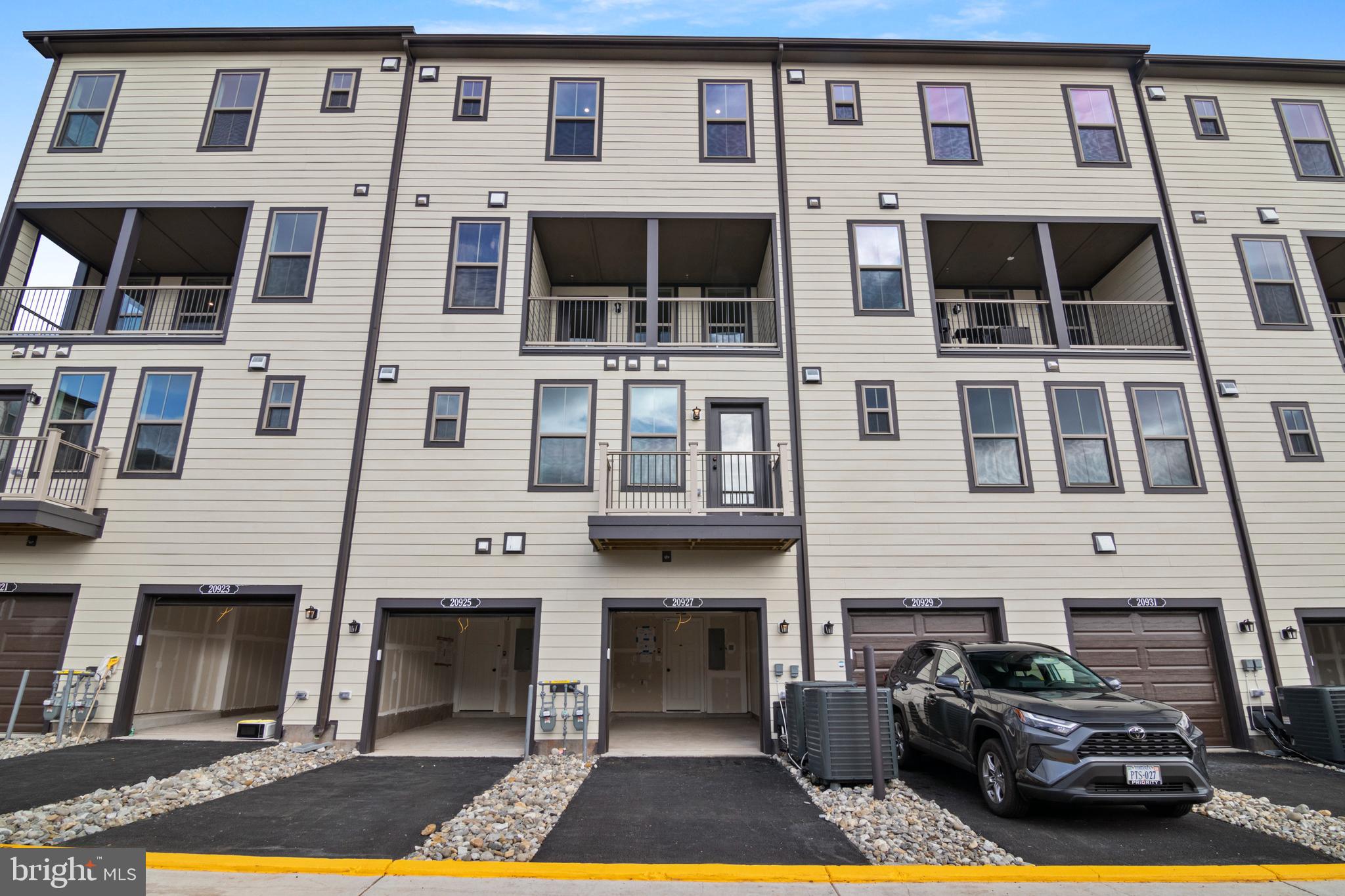 20935 BLUEBIRD SQUARE