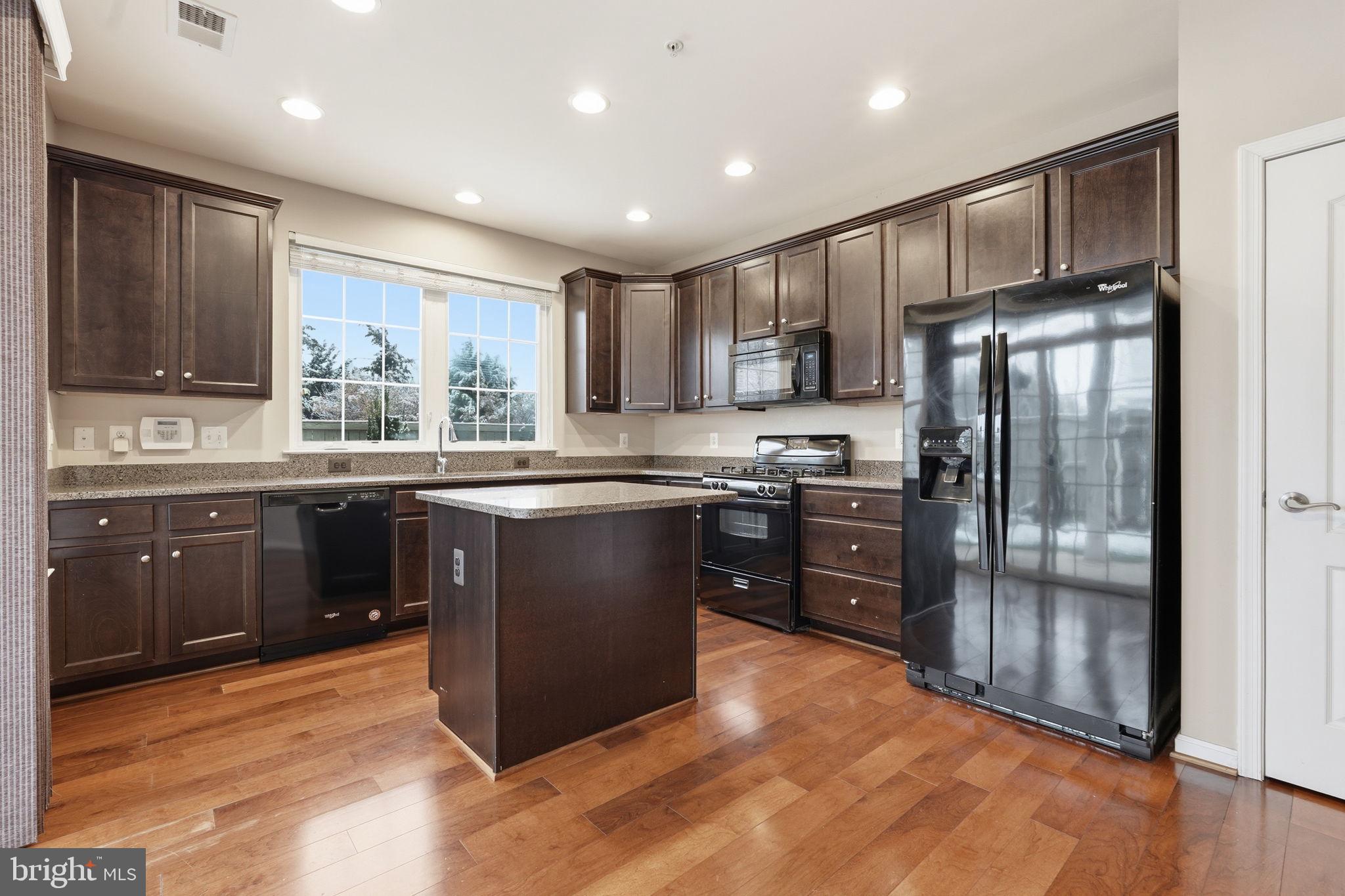 44025 VAIRA TERRACE