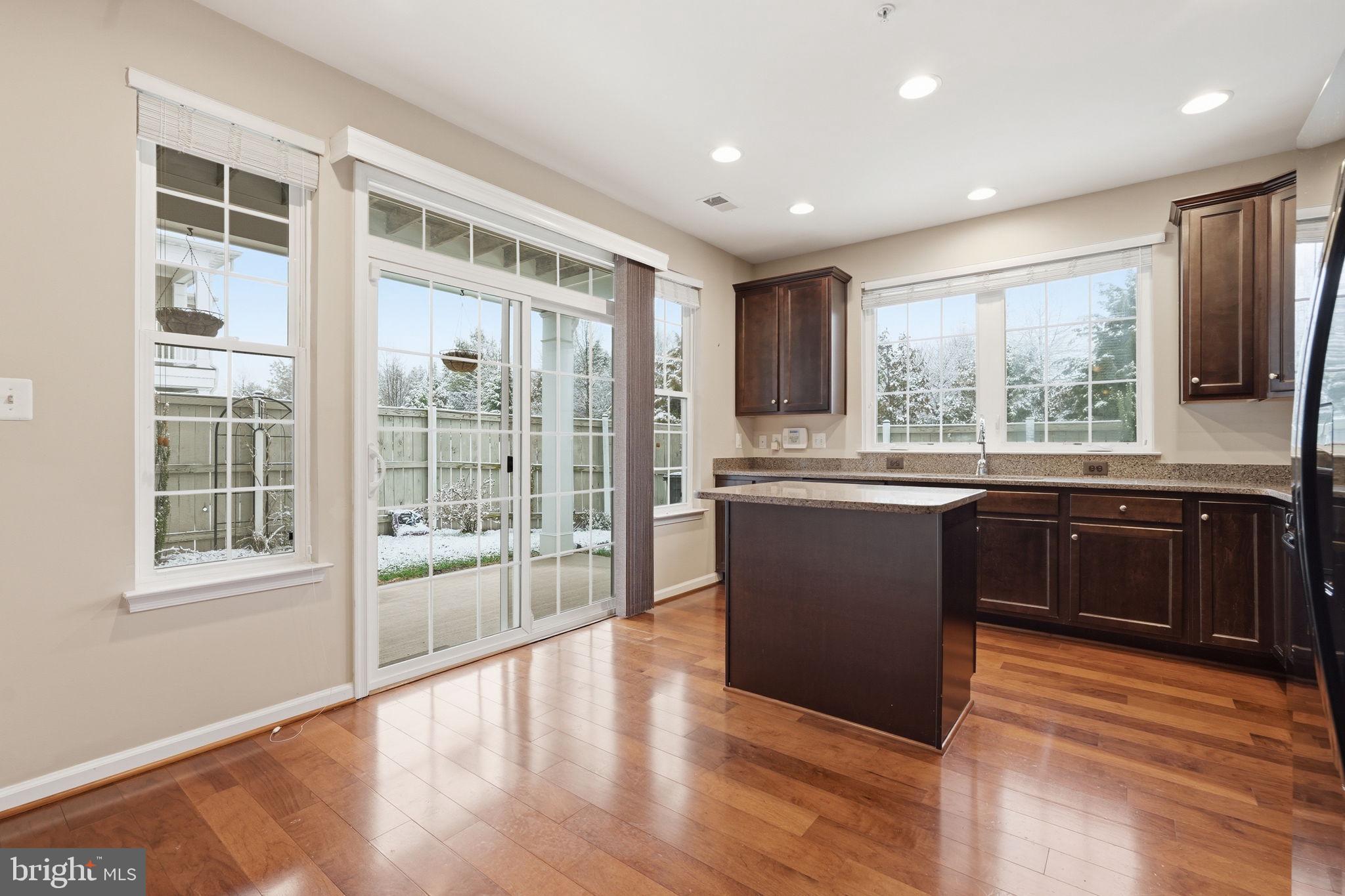 44025 VAIRA TERRACE