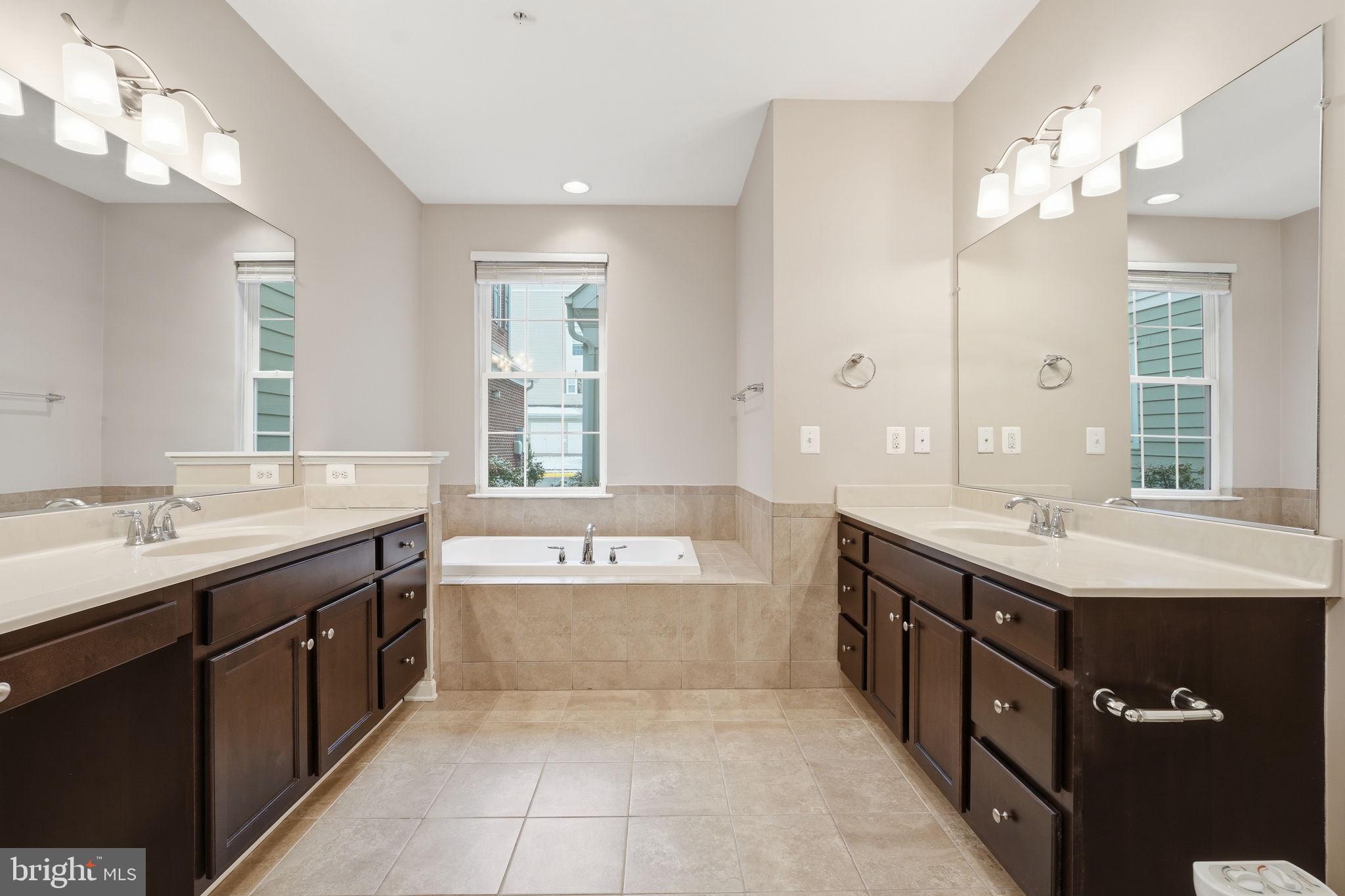 44025 VAIRA TERRACE