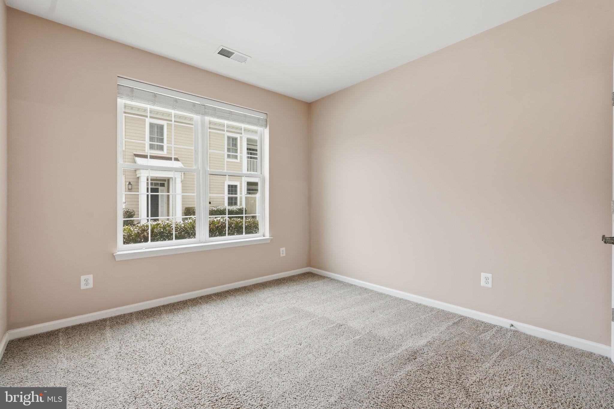 44025 VAIRA TERRACE