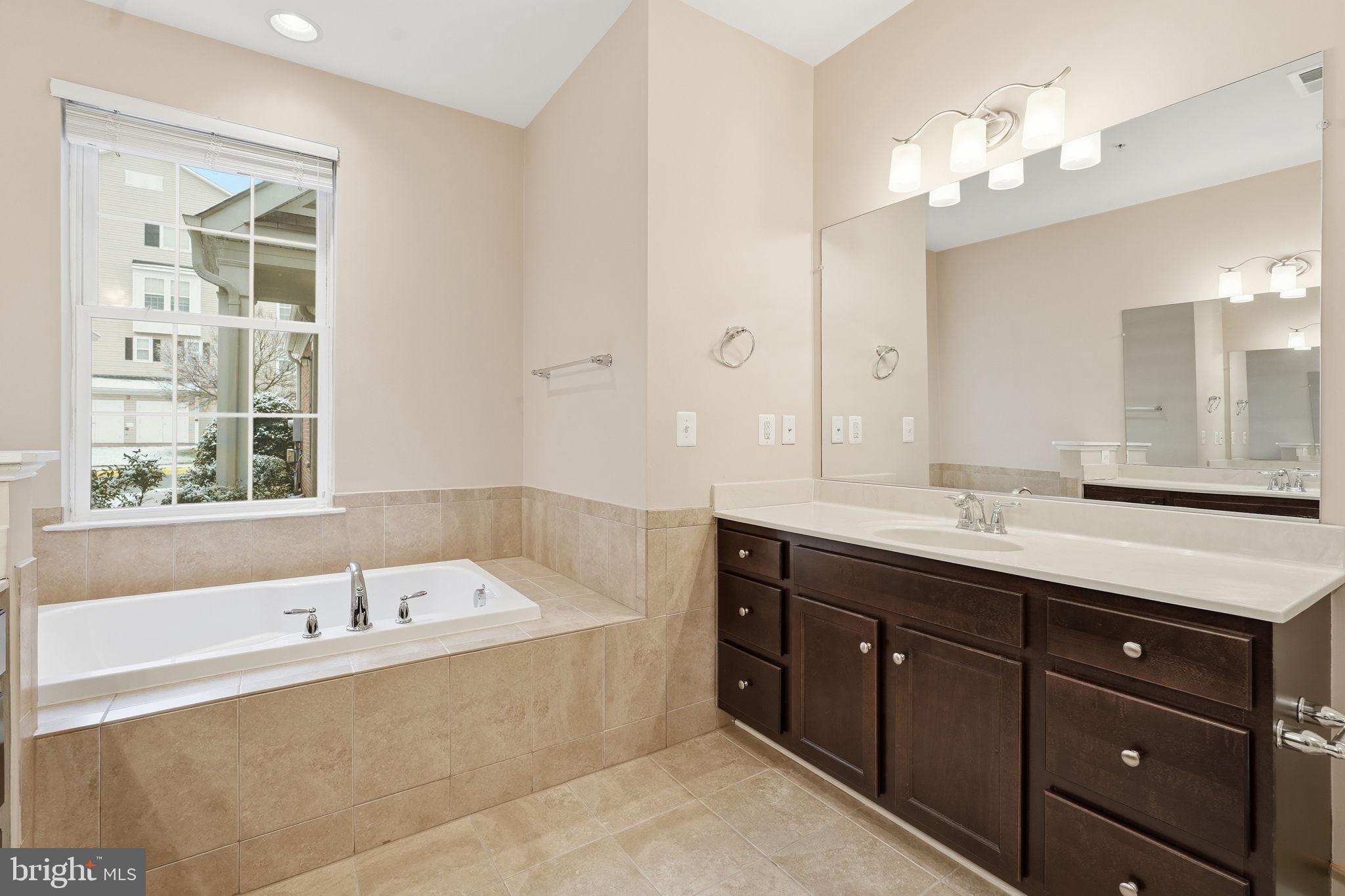 44025 VAIRA TERRACE