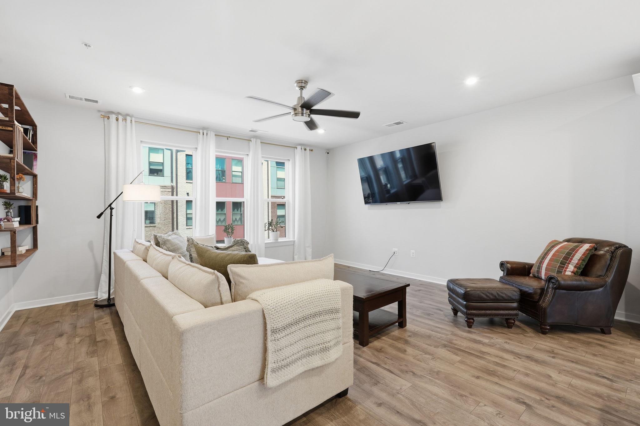 44617 WOLFHOUND SQUARE