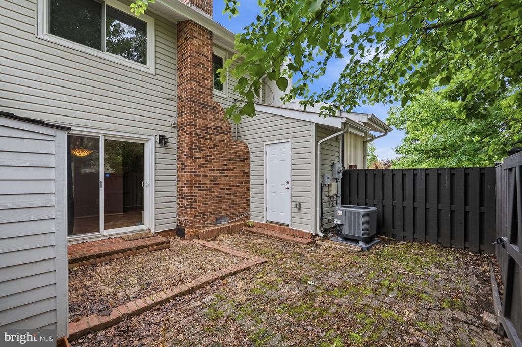 3 CAROLINA COURT
