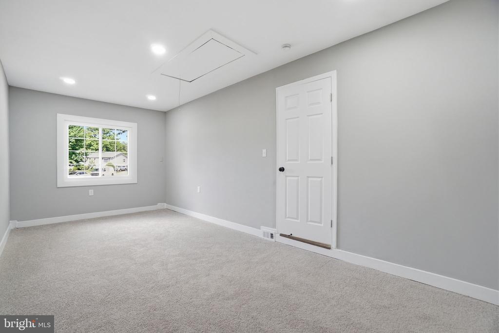 706 S DOGWOOD COURT