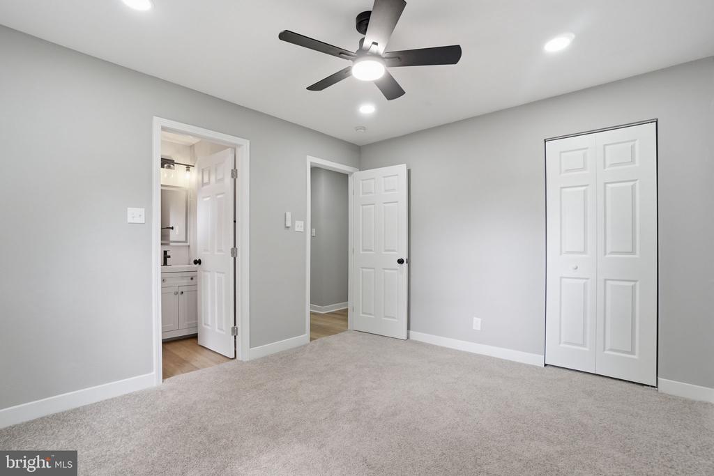 706 S DOGWOOD COURT