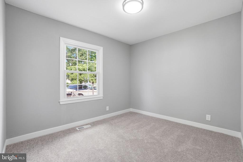 706 S DOGWOOD COURT