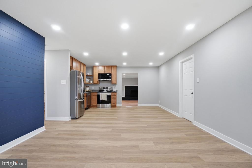 706 S DOGWOOD COURT
