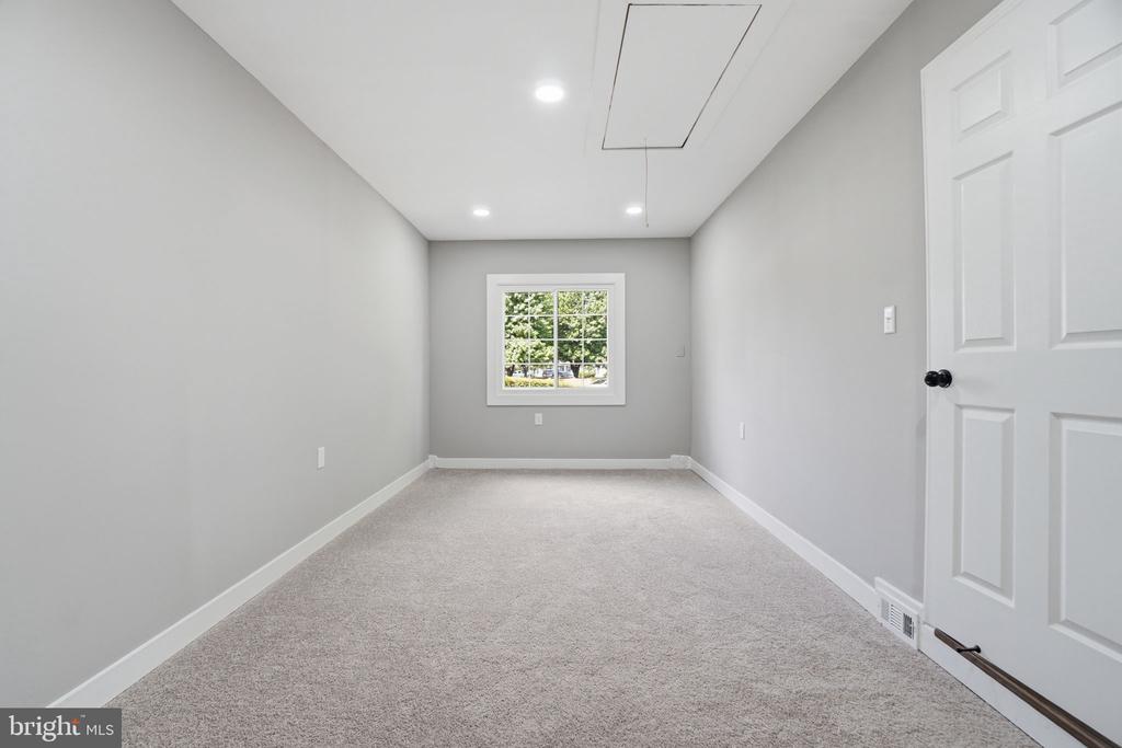 706 S DOGWOOD COURT