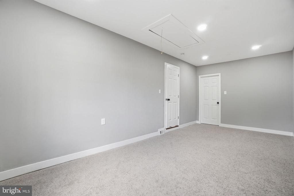706 S DOGWOOD COURT