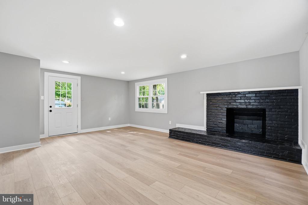 706 S DOGWOOD COURT