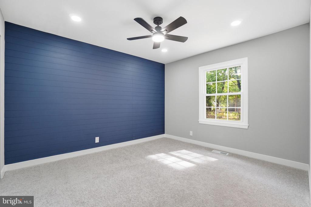 706 S DOGWOOD COURT