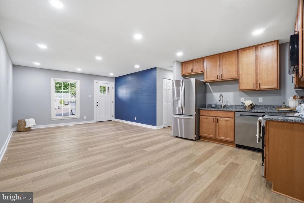 706 S DOGWOOD COURT