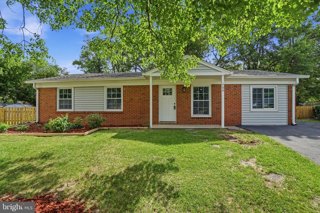 706 S DOGWOOD COURT