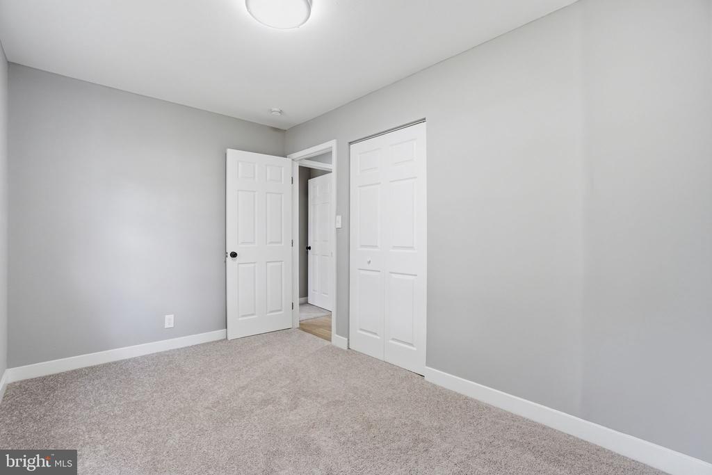 706 S DOGWOOD COURT