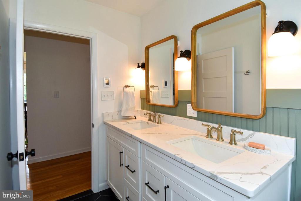 2 CINNAMON FERN ROAD