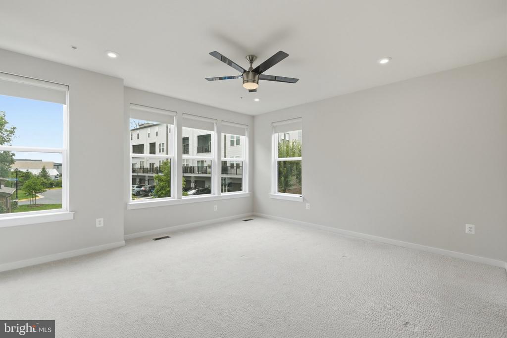 44481 WOLFHOUND SQUARE