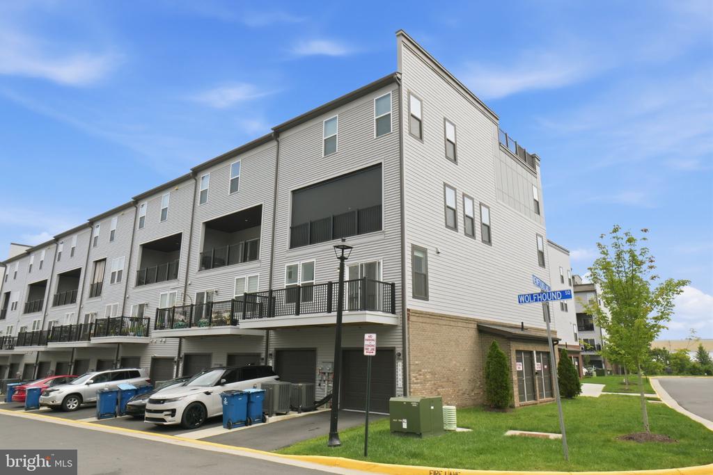 44481 WOLFHOUND SQUARE